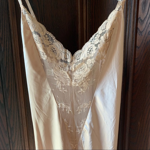 Tracy 100%silk lacy deep v slip in champagne -Large - Picture 2 of 16